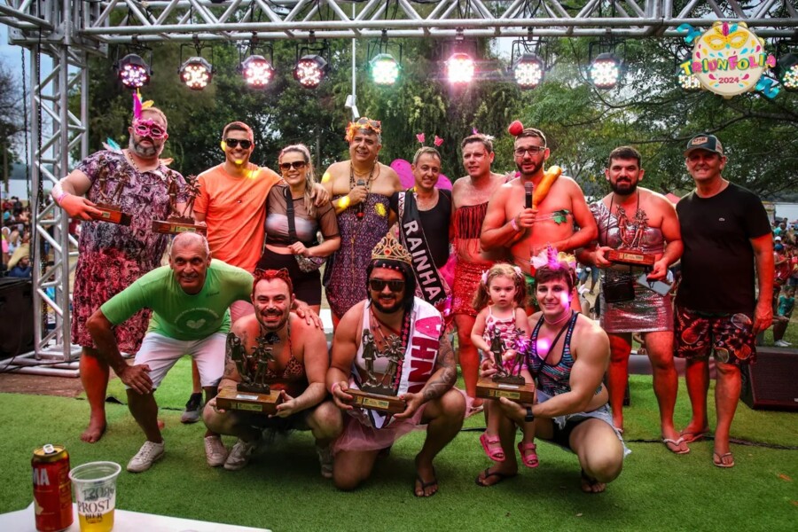 domingo-de-muita-diversao-no-bloco-os-cabeludos