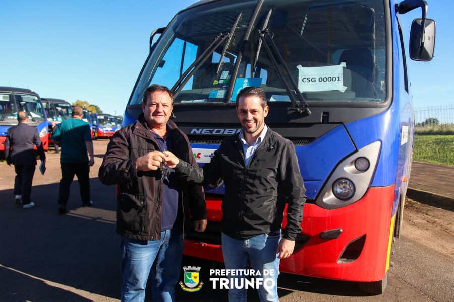 Triunfo conquista micro-ônibus por meio do Novo PAC para fortalecer a saúde do município