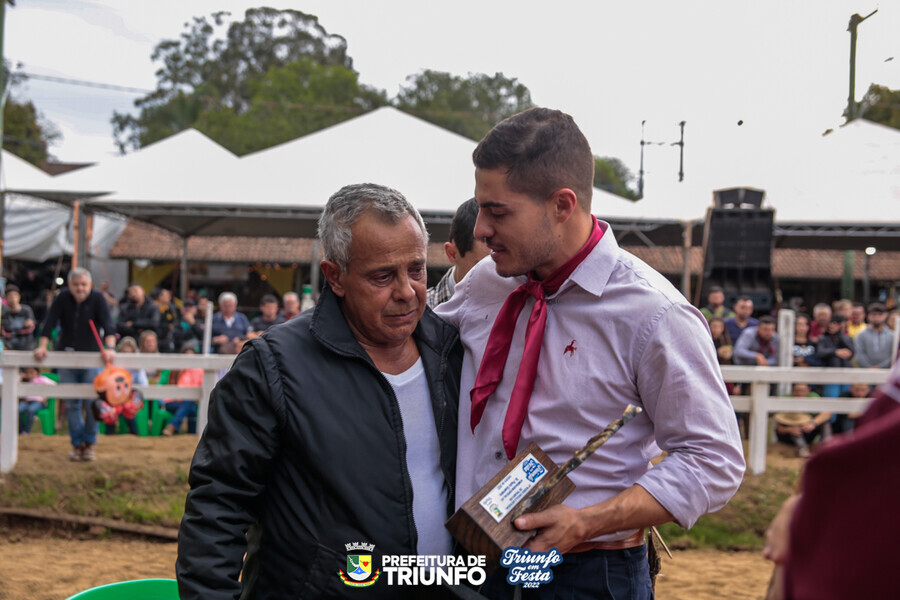 21-rodeio-estadual-de-triunfo-presta-homenagem-a-paulinho-guerreiro-e-emociona-o-publico-presente-no-camboata