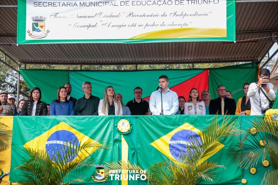 desfile-civico-em-comemoracao-ao-bicentenario-reune-escolas-do-municipio-na-luiz-barreto