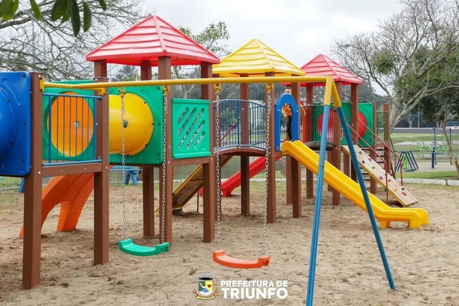 administracao-municipal-inaugura-playground-no-parcao