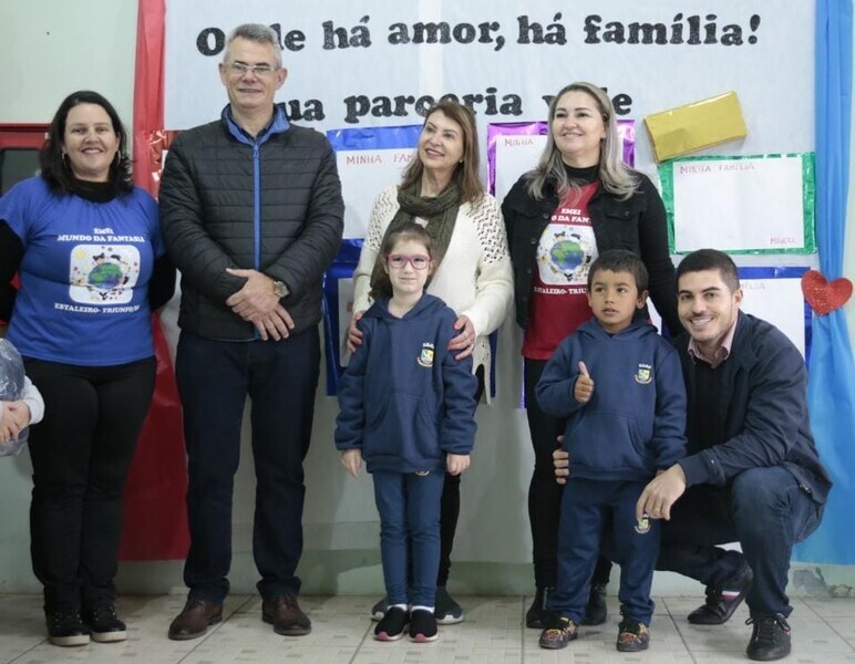 prefeitura-entrega-uniformes-para-alunos-da-rede-municipal-de-ensino