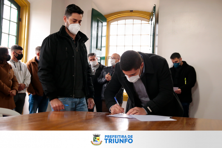 administracao-assina-contrato-para-obra-de-reforma-no-hospital-de-caridade-santa-rita